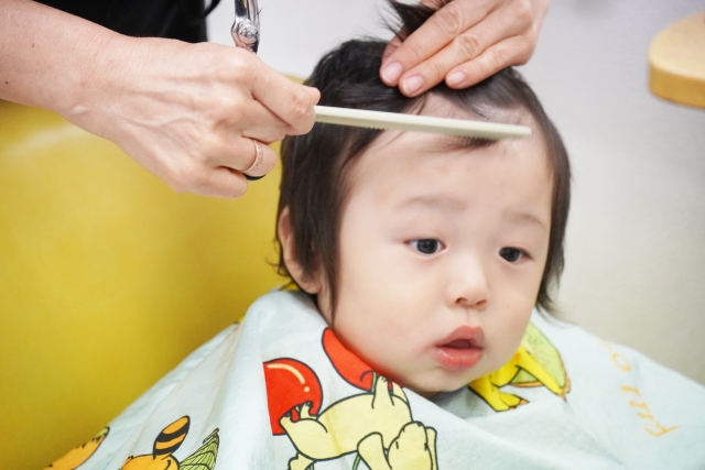 【写真解説】1歳の男の子・女の子の赤ちゃんの簡単セルフヘアカット！
