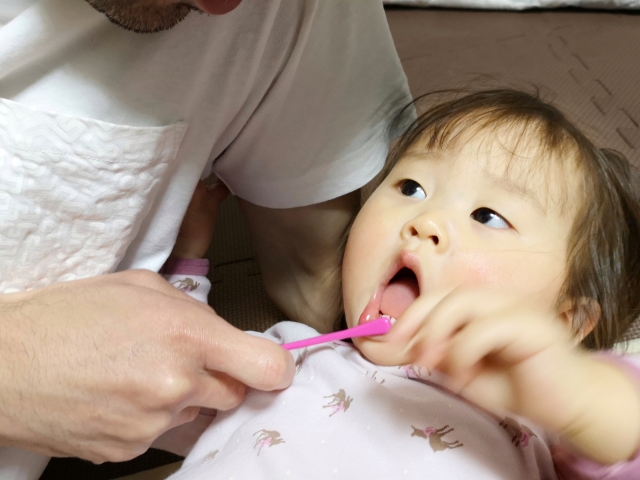 赤ちゃんの歯磨きはどうする？