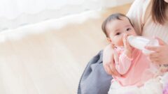 双子の授乳は母乳？ミルク？柔軟な対応で自分にベストな方法をみつけよう