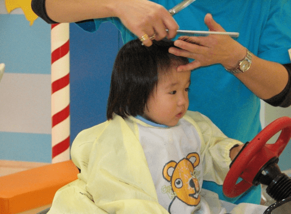 【1歳女の子】前髪のヘアカットのコツ！前髪の切り方
