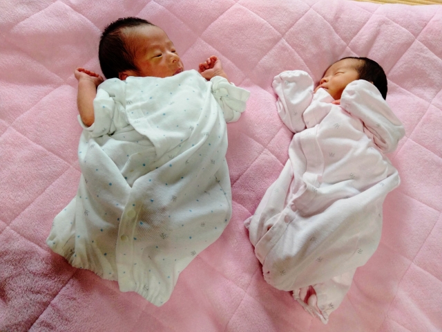 【双子ママだからわかる】双子の出産祝いの金額ともらって嬉しい贈り物12選