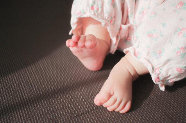 生後1〜２か月の赤ちゃん〜起きる時刻を決め、昼夜のメリハリを〜
